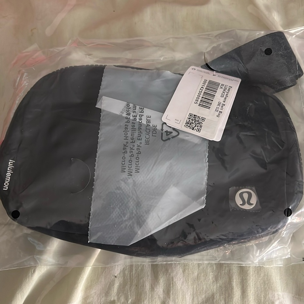 Lululemon Everywhere Belt Bag